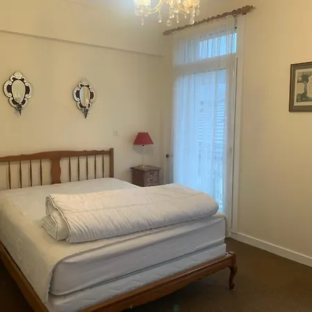 Spacieux 78m2 Plein Centre, Balcon, Jusqu’à 6 Personnes Appartement *